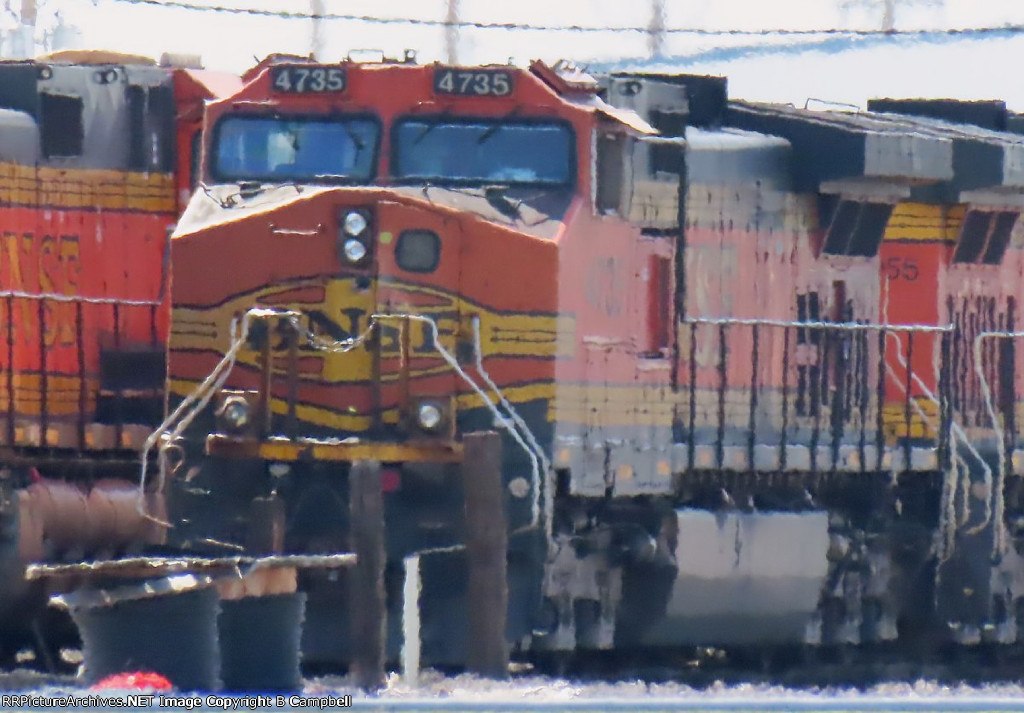 BNSF 4735